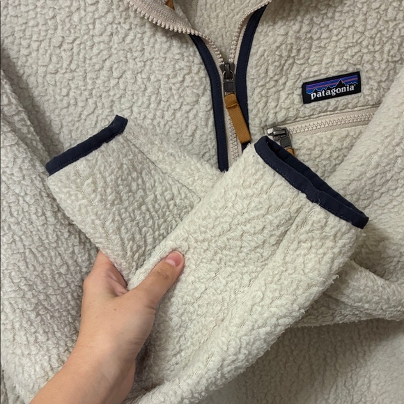 Patagonia Women’s Retro Pile Fleece Marsupial Pullover - Picture 4 of 4